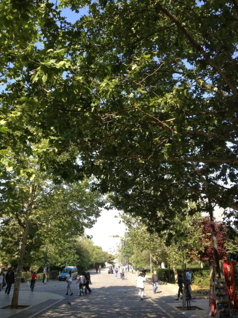 La rue Dionysiou Aréopaghitou