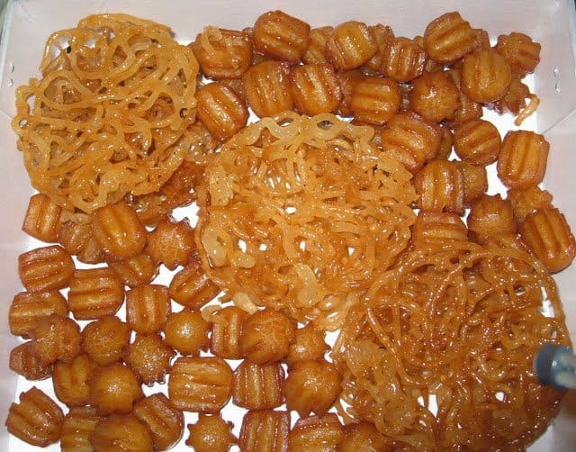 Τα αγαπημένα μου περσικά σιροπιαστά. Τουλουμπάκια που τα λένε "Μπαμιέ". Μια μέρα κόντεψα να πνιγώ...